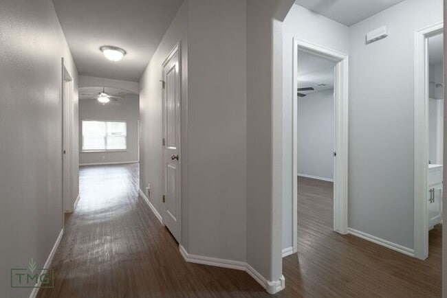 Gorgeous 3/2/2 Home Close to Downtown!