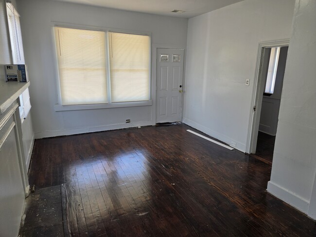 Photo - 1727 Hicks St