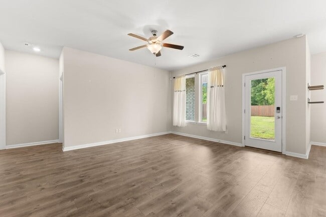 Photo - 1647 Reserve Dr