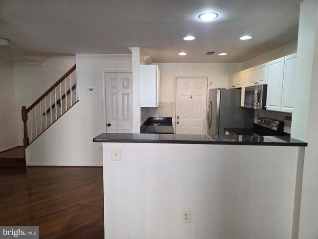 Building Photo - 1930 Crescent Park Dr Rental