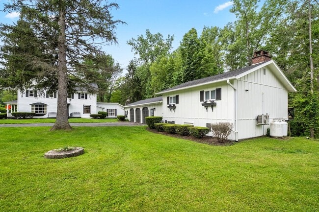 Photo - 2043 Cardner Rd