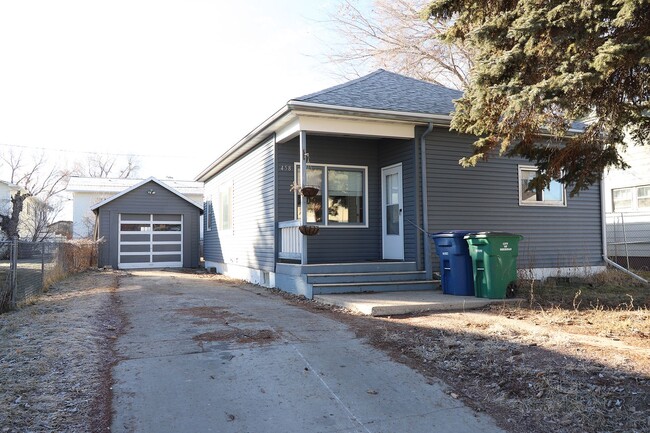 Building Photo - 2 Bed 1 bath