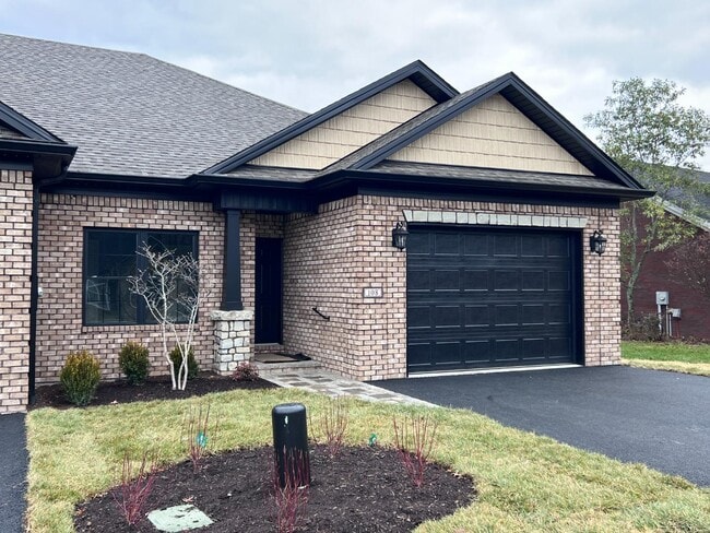 Building Photo - Twin Oaks Drive