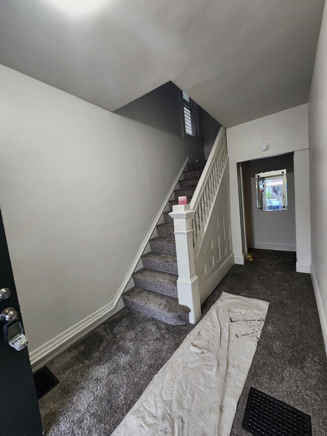 Photo - 210 Radcliffe St