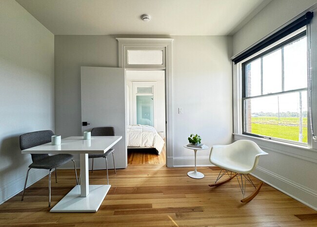 Photo - 203 E Front St