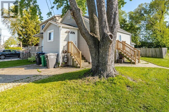 Photo - 1078 Eastmount Ave