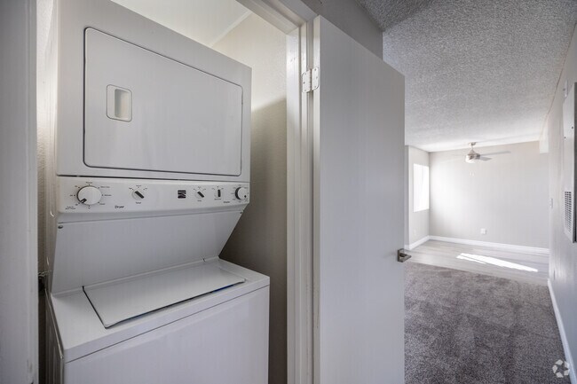 2BR, 2BA - 1,040SF - Washer and Dryer