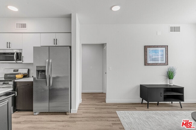 Photo - 10824 Blix St Unidad 104