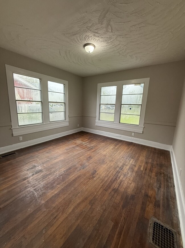 Photo - 3116 Steiner Ave SW