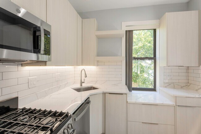 Photo - 1320 W Birchwood Ave Unidad 1