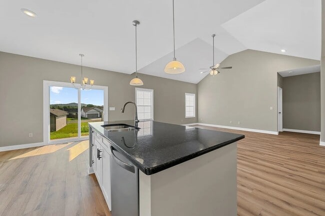 Photo - 2613 Cedrus Ave