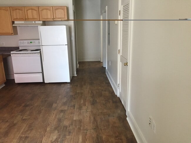 Building Photo - 729 W Marshall St Unit A