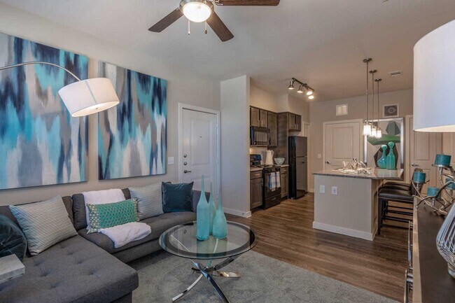 Photo - Save Big—Call Now! Get $500 Off Your Rent! Unit SLC1