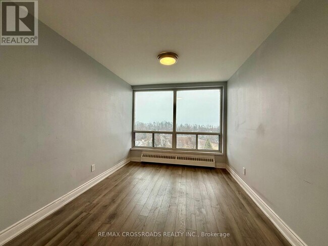 Photo - 363 Lakeshore Rd E Unit 802