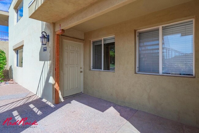 Building Photo - Enjoy Scenic Ivins Living – 3-Bed, 2-Bath ... Rental