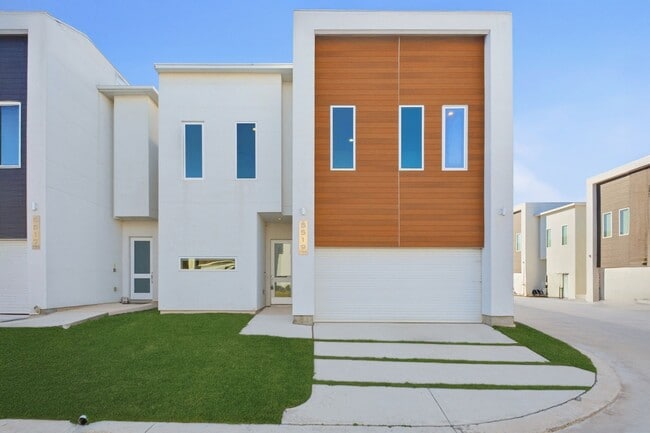 Photo - 5519 Paraiso Pl