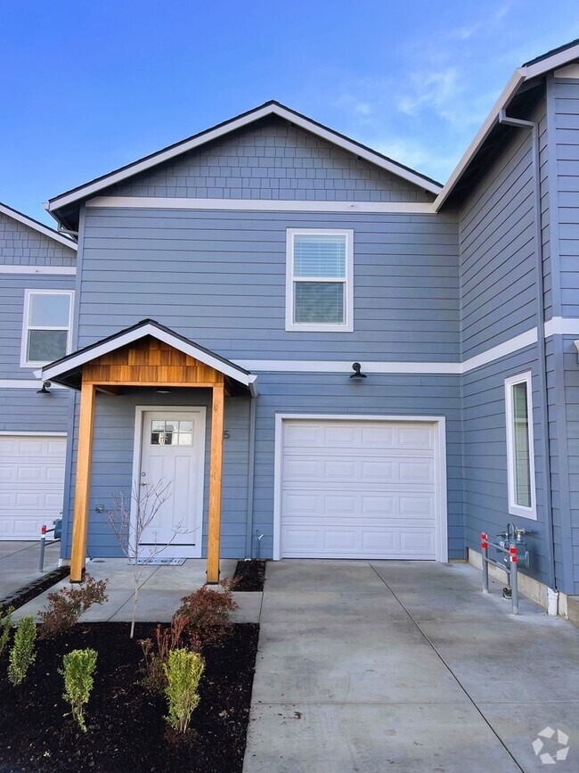 Building Photo - Beautiful Spacious New Built Townhome for ...