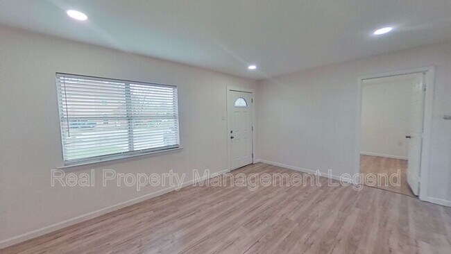 Photo - 2320 Brockbank Dr