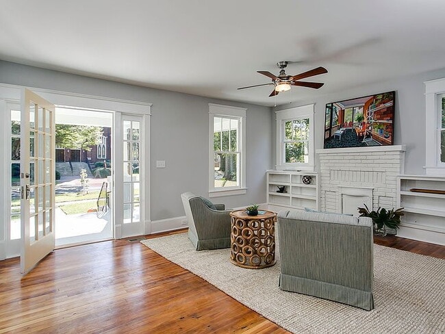 Building Photo - 926 W Trinity Ave