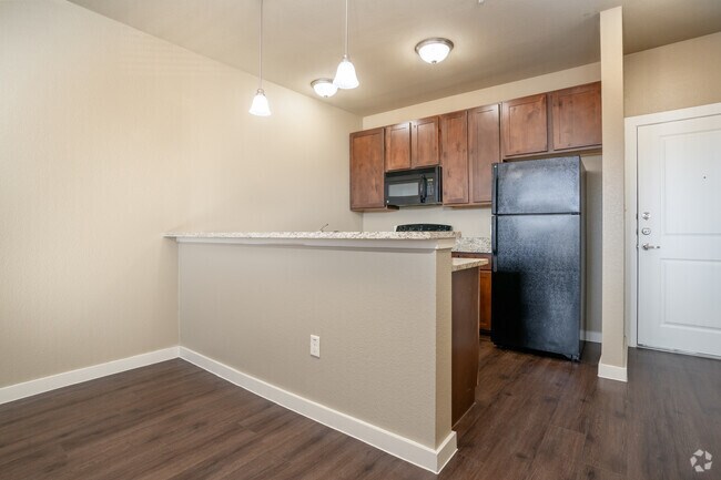 1BR, 1BA - 635SF