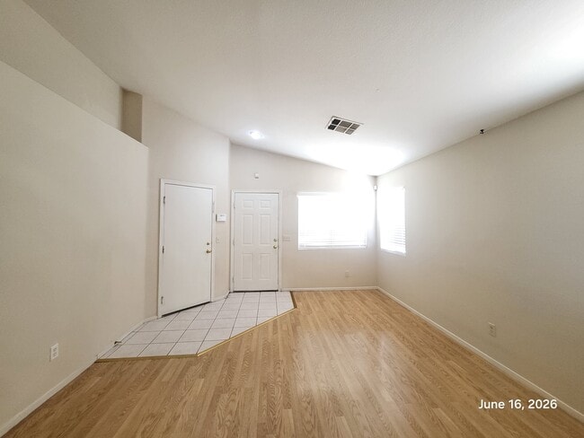 Photo - 4523 Sparwood Dr