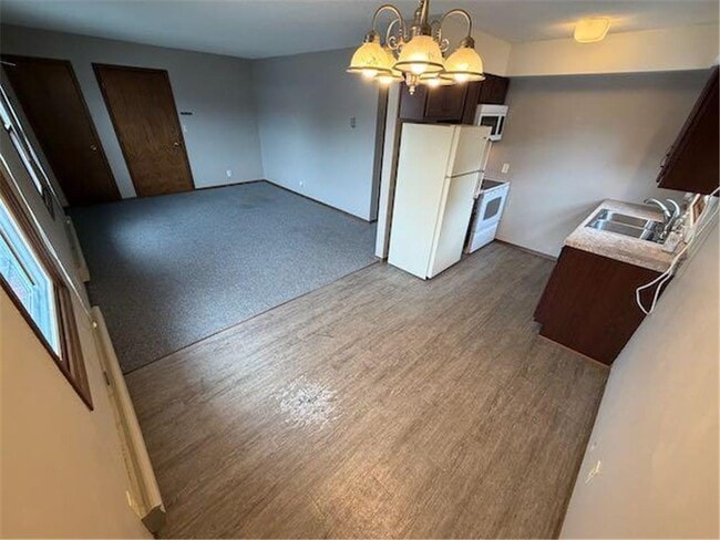 Photo - 706 1st St S