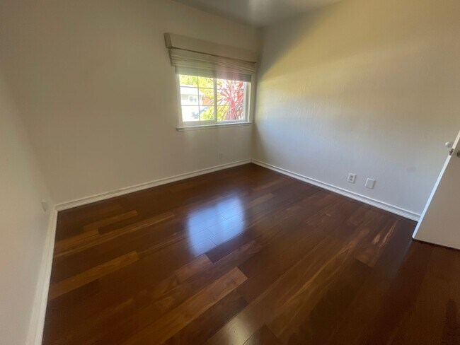 Building Photo - SPACIOUS 3 BEDROOM / 2 BATH HOUSE IN DUBLIN!
