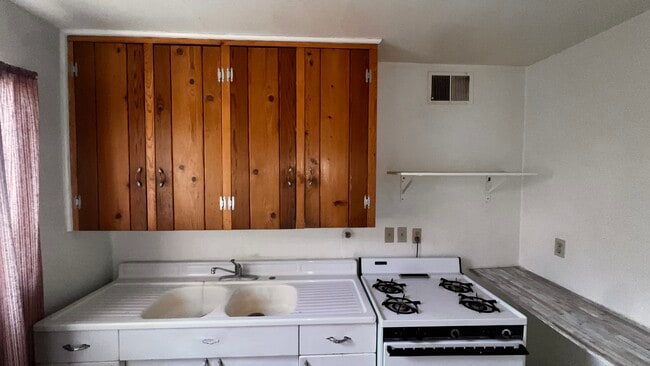 Photo - 731 W University Dr