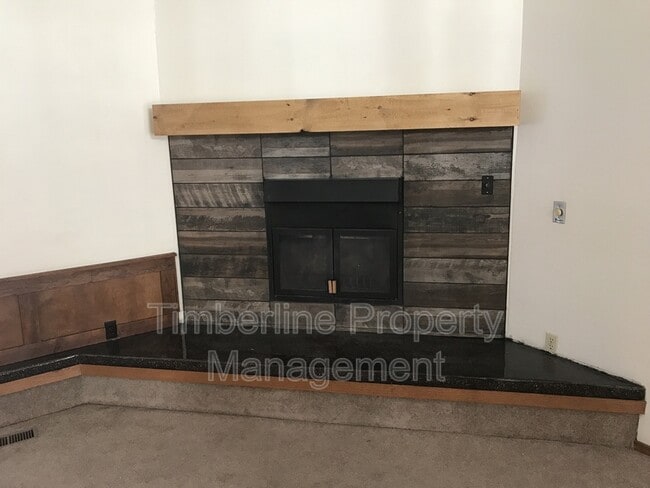 Photo - 936 Caribou Dr W