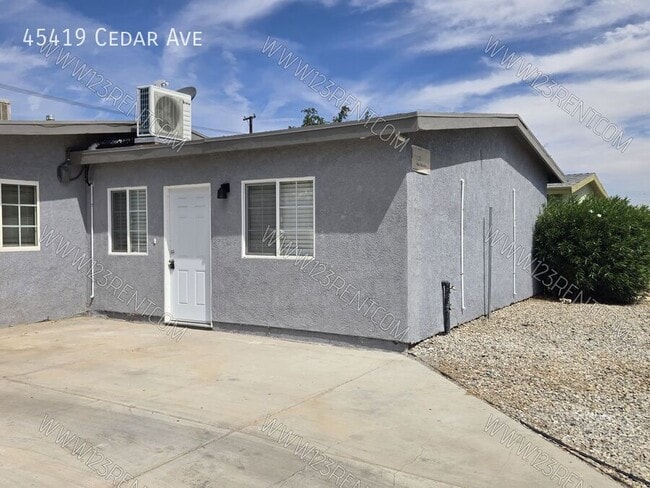 Building Photo - 45419 Cedar Ave Rental