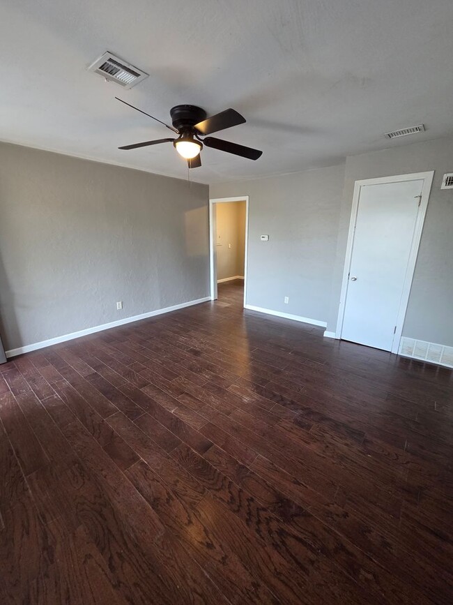 Photo - 2118 Greenway Blvd