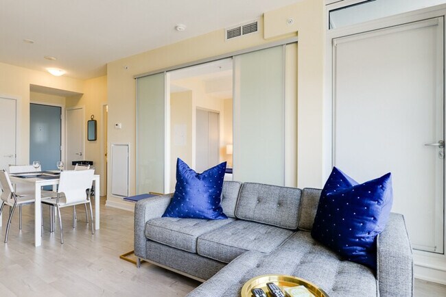 Photo - 123 Simcoe St Unit SI ID1034861P