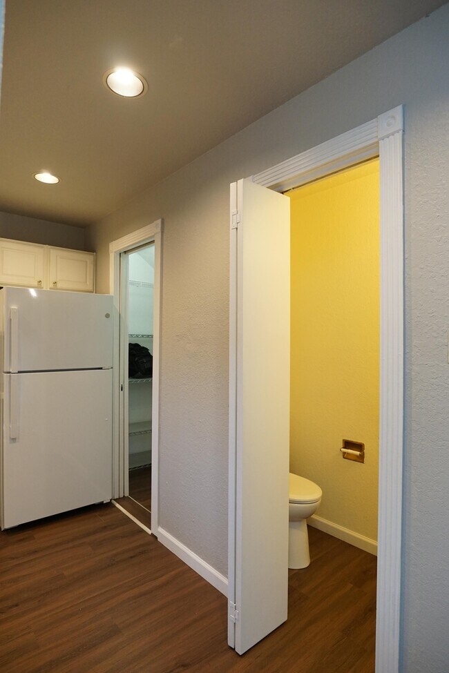 25046 Lake Fenwick Rd Townhome Townhome Rental in Kent WA