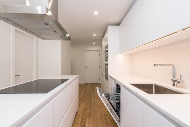 457 Marlee Ave Unit 205