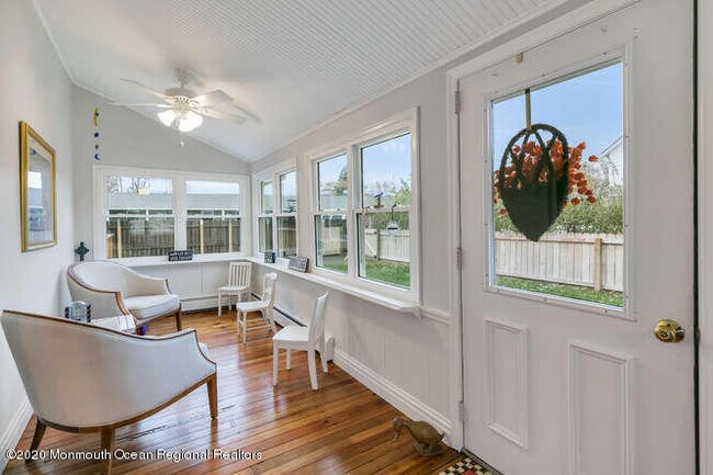Photo - 519 1/2 St Clair Ave