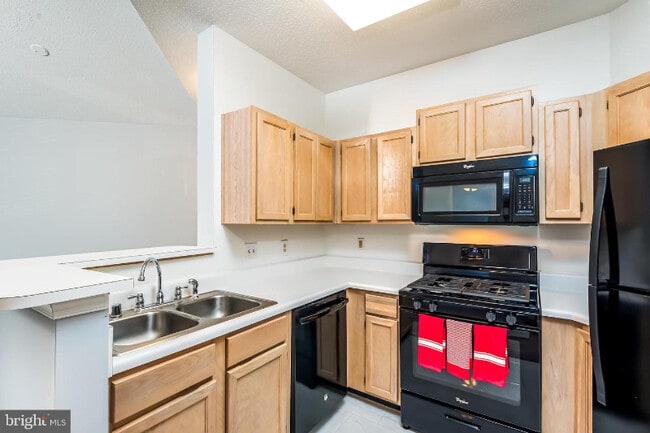 Photo - 6011 Rosebud Ln Unit 203