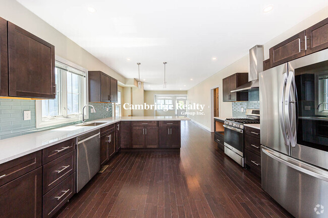 Building Photo - 120 Jerome St Unit T Rental