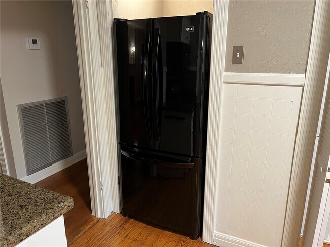 Photo - 2121 Milford St