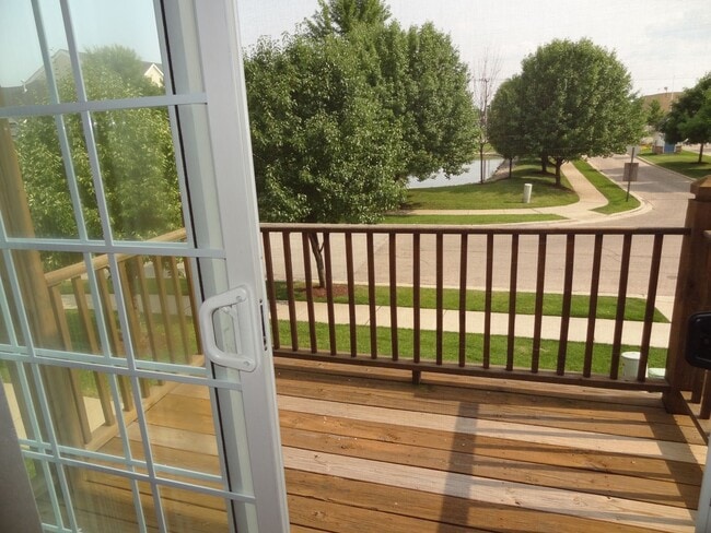 Photo - Beautiful & Very Spacious End Unit 2 bedroom 2 car garage. Must See.