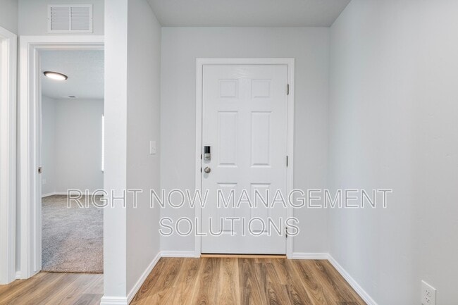 Photo - 823 E 19th N St
