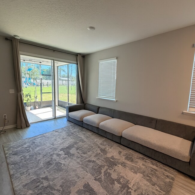 Photo - Spacious & Modern Layout – Perfect for Ent...