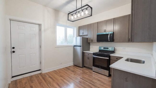 Building Photo - 1742 N California Ave Unit 1742 N California