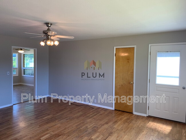 Photo - 2318 S 10th St W
