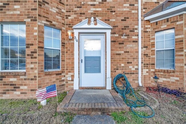 Photo - 714 Sutherland Dr