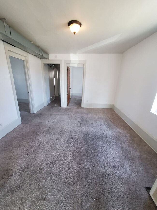 Photo - 1942 State St Unit 1942 1/2 Upper