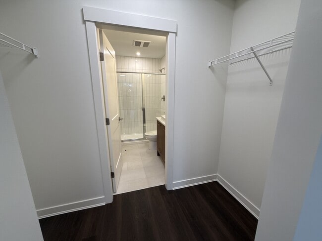 Photo - 5382-200 200 St