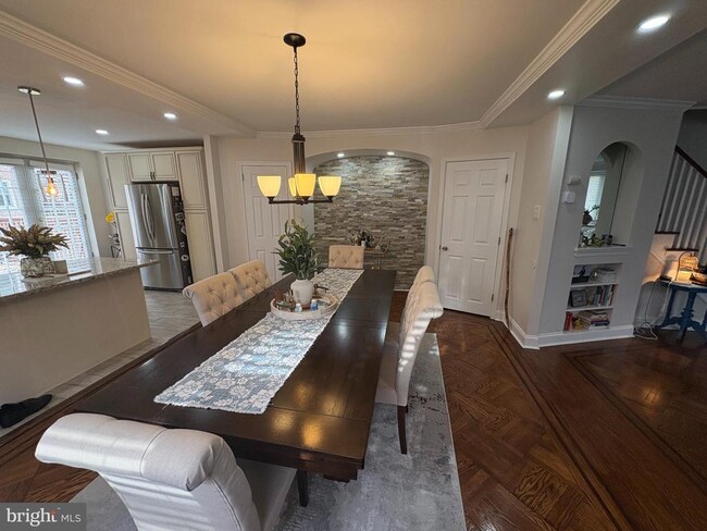 Photo - 1334 Yerkes St