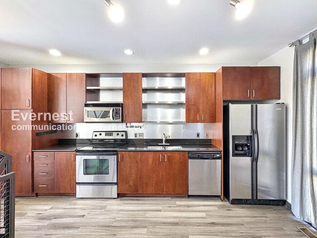 Photo - 1273 MacKintosh pknw