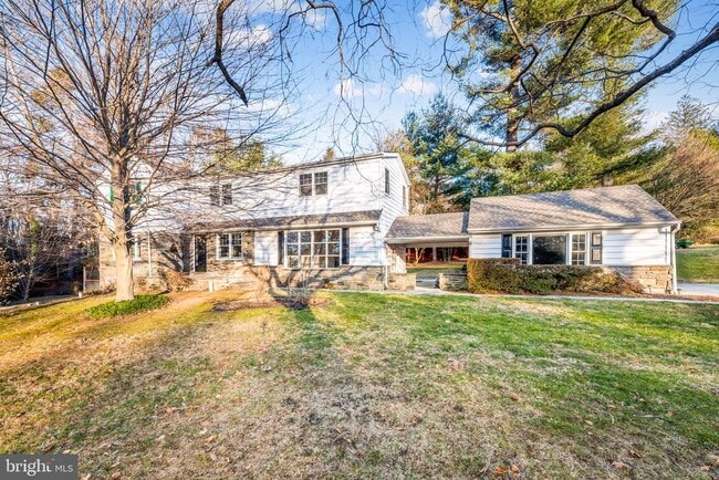 Building Photo - 901 Academy Ln