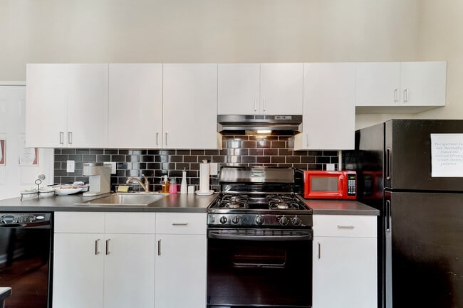 Building Photo - 613 S 16th St Unit Apt 1